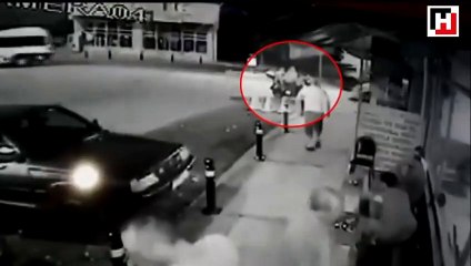 Çocuğuna sarıldığı anda başından vuruldu.