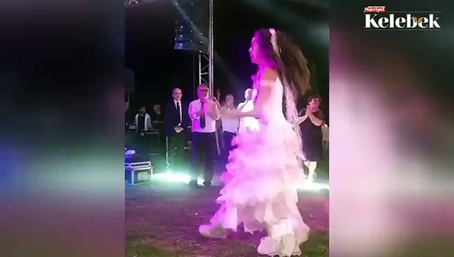 Azra Akın, düğününde böyle roman havası oynadı