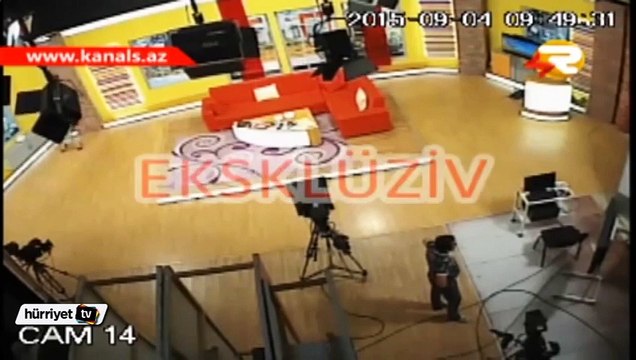 Azerbaycan'daki deprem yerel kanalın canlı yayında böyle hissedildi