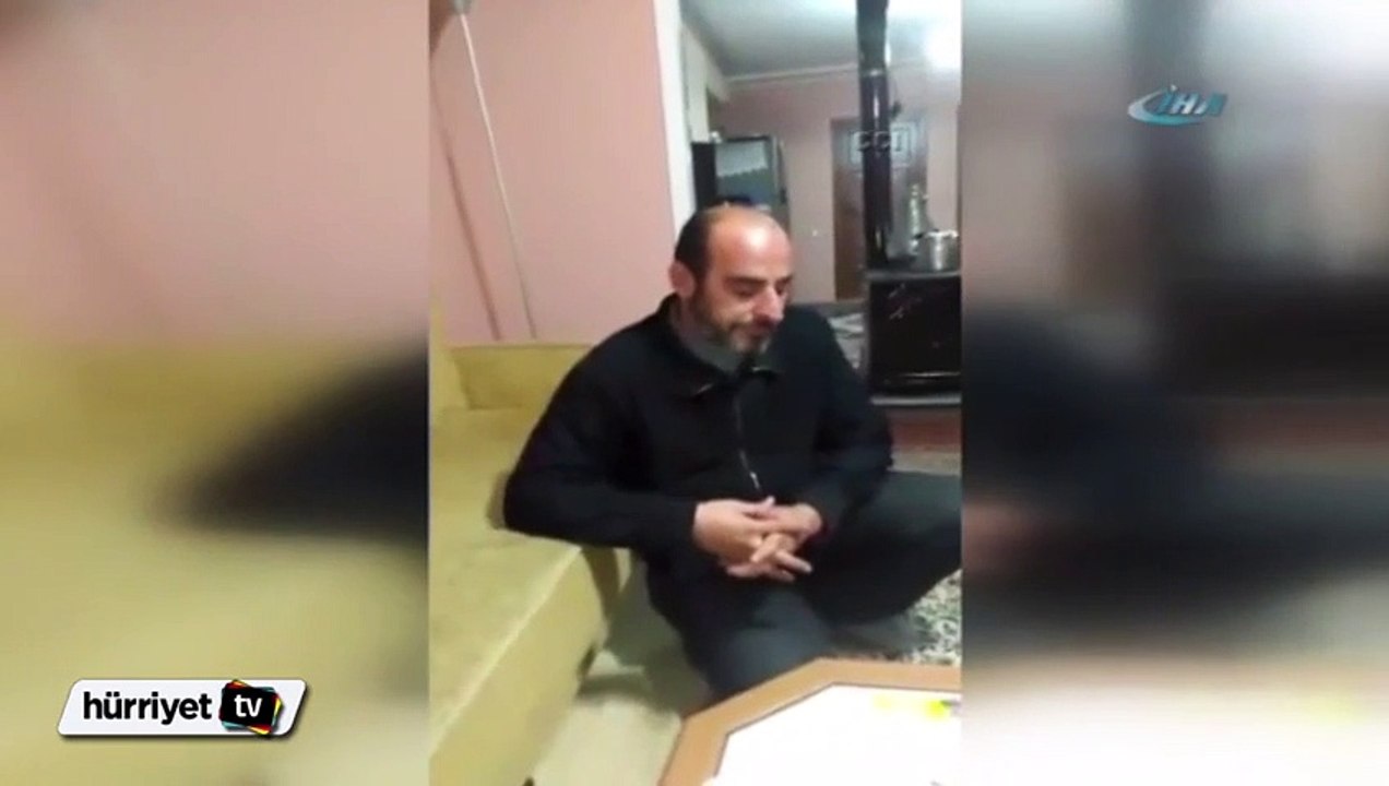 Şarkı söylerken takma dişleri fırladı