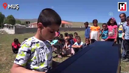 Kusursuz kulak ilk konserini köyde verdi