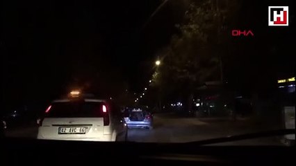 İki çocuğun otomobilin bagajındaki tehlikeli yolculuğu kamerada
