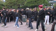 전 세계 K팝 커버댄스 대회 우승자들, 청와대서 실력 뽐내 / YTN