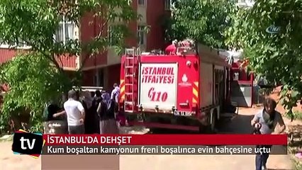 Sancaktepe'de kum kamyonu evin bahçesine uçtu