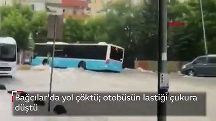 Bağcılar'da yol çöktü  otobüsün lastiği çukura düştü
