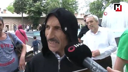 Karınca kostümlü protestocuya saldırdılar