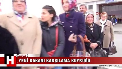 SAMSUN'DA YENİ BAKANI KARŞILAMA KUYRUĞU