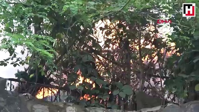 Mimar Sinan Üniversitesi bahçesinde yangın