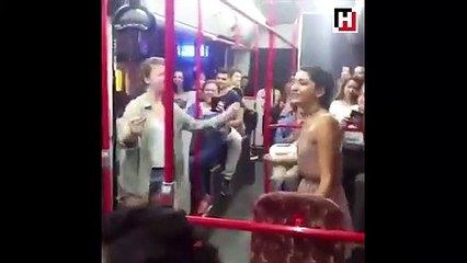 İzmir'de bir otobüste eğlenceli görüntüler!