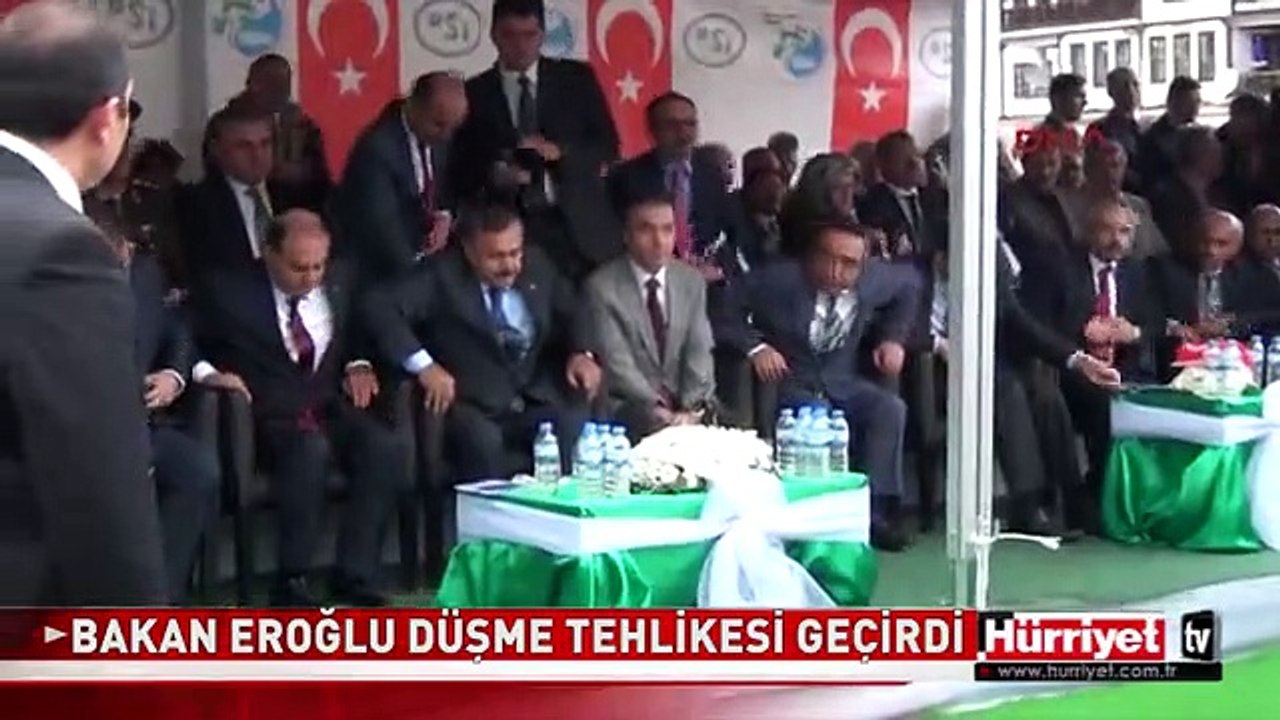 BAKAN EROĞLU DÜŞME TEHLİKESİ GEÇİRDİ