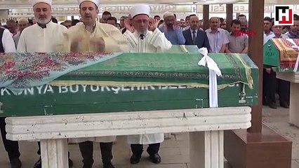 Müftü, gözyaşları içerisinde kızının cenaze namazını kıldırdı