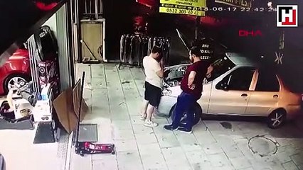 Kıl payı ölümden döndüler, kaza anı kamerada!