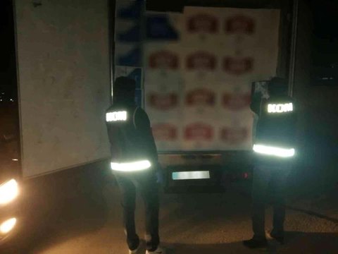 Konya haberleri | Konya'da durdurulan kamyondan 3 milyon 350 bin adet kaçak makaron çıktı