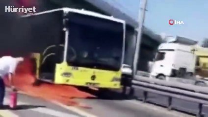 Küle dönen metrobüsten son anda kurtuldu! O anlar kamerada