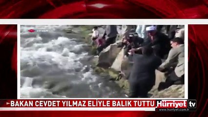 BAKAN CEVDET YILMAZ ELİYLE BALIK TUTTU