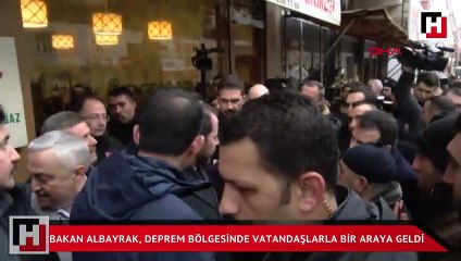 Bakan Albayrak, deprem bölgesinde vatandaşlarla bir araya geldi