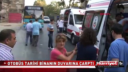 İSTANBUL'DA HALK OTOBÜSÜ DEHŞETİ: 20 YARALI