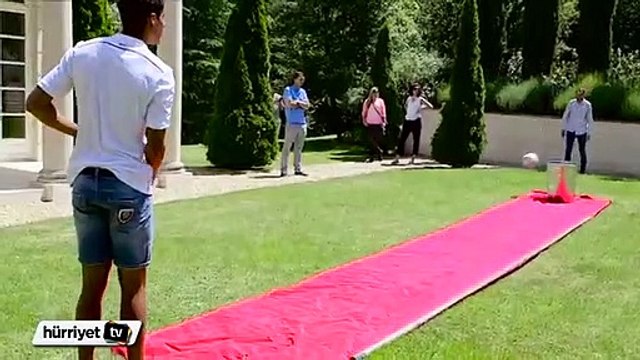 Van Persie ve Drogba kamera karşısına geçti
