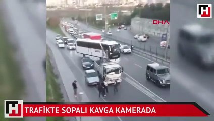 Trafikte sopalı kavga kamerada