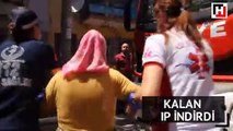 Yangında mahsur kalan vatandaşları itfaiye ekibi sırtında taşıyarak kurtardı