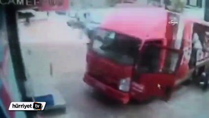 Banka soyguncularının kaçış anı kamerada