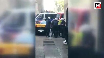 Barcelona'daki saldırı sonrası gözaltı anı kameralara böyle yansıdı