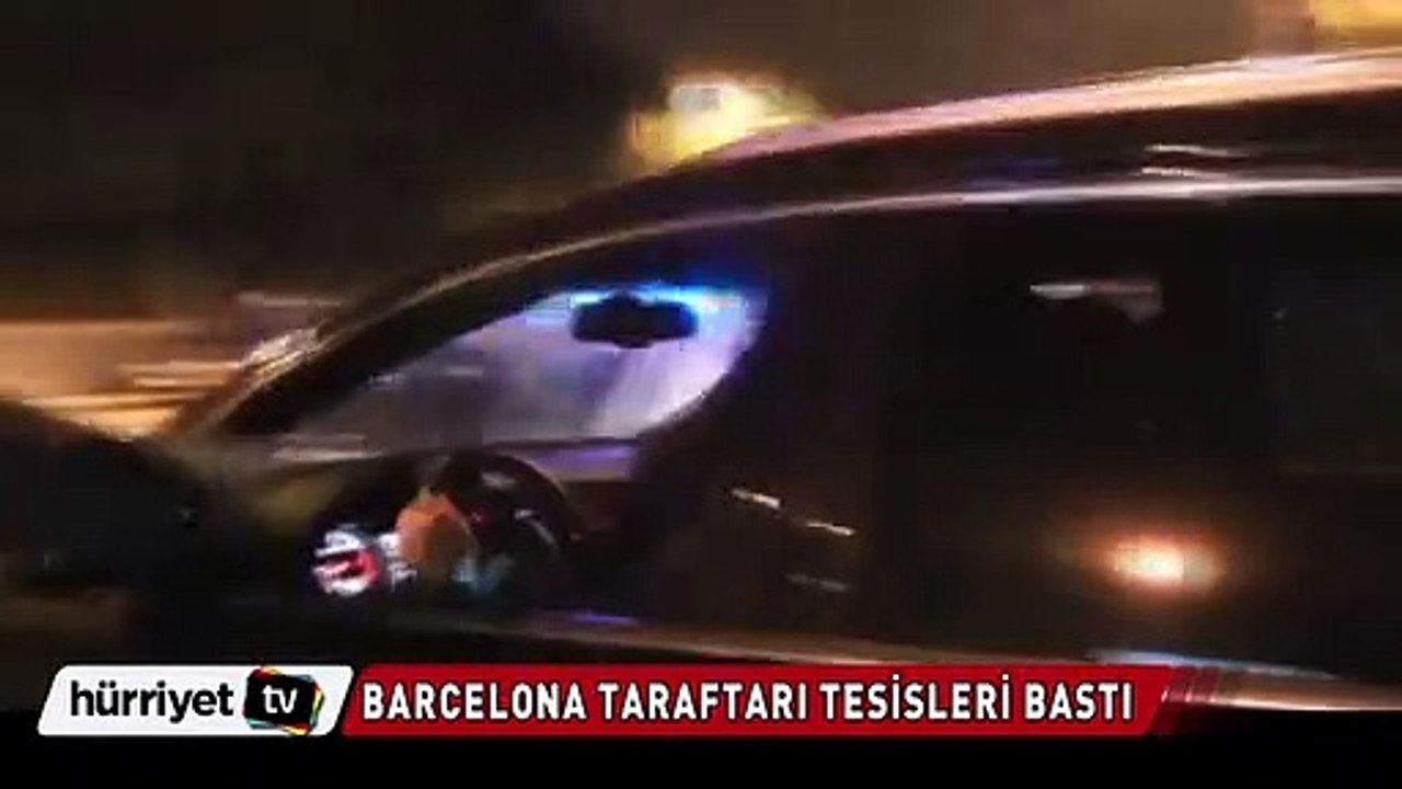 Barcelona taraftarı tesisleri bastı