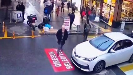 Giresun'da bir garip olay: Duran arabanın üzerine atladı, sonrası..