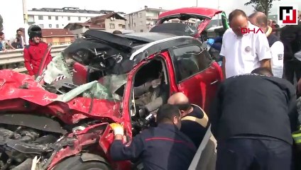 Bariyerleri aşıp karşı yönden gelen  otomobilin üzerine uçtu