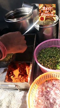 half boiled omlet gravy with butter grilled pav famous street food