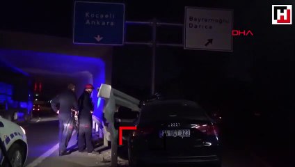 Bir anlık tereddüt... Lüks araçla bariyerlere girdi!