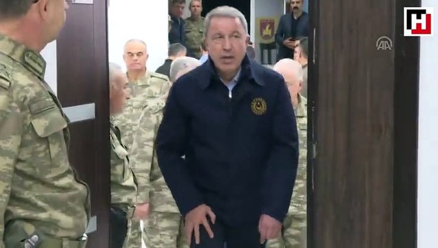 Milli Savunma Bakanı Akar ve komutanlar sınırda