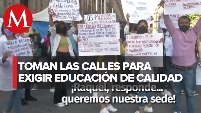 Estudiantes de la Universidad del Bienestar protestan afuera de Palacio Nacional