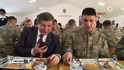 Davutoğlu, askerlerin ailesiyle telefonda konuştu