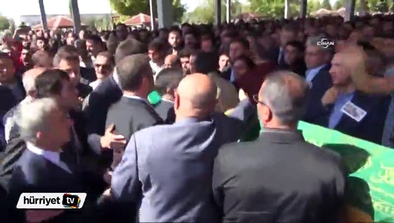 Cenaze töreninde protesto
