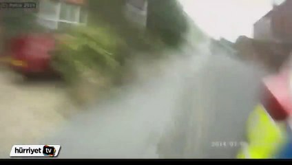 Kadın polise şok saldırı kamerada