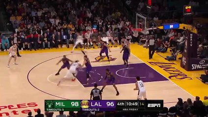 NBA'de gecenin hareketi LeBron James'ten!