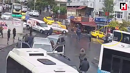 Bayrampaşa’da güpegündüz gasp dehşeti kamerada