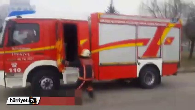 Taksisinin yanışını gözyaşları içinde izledi