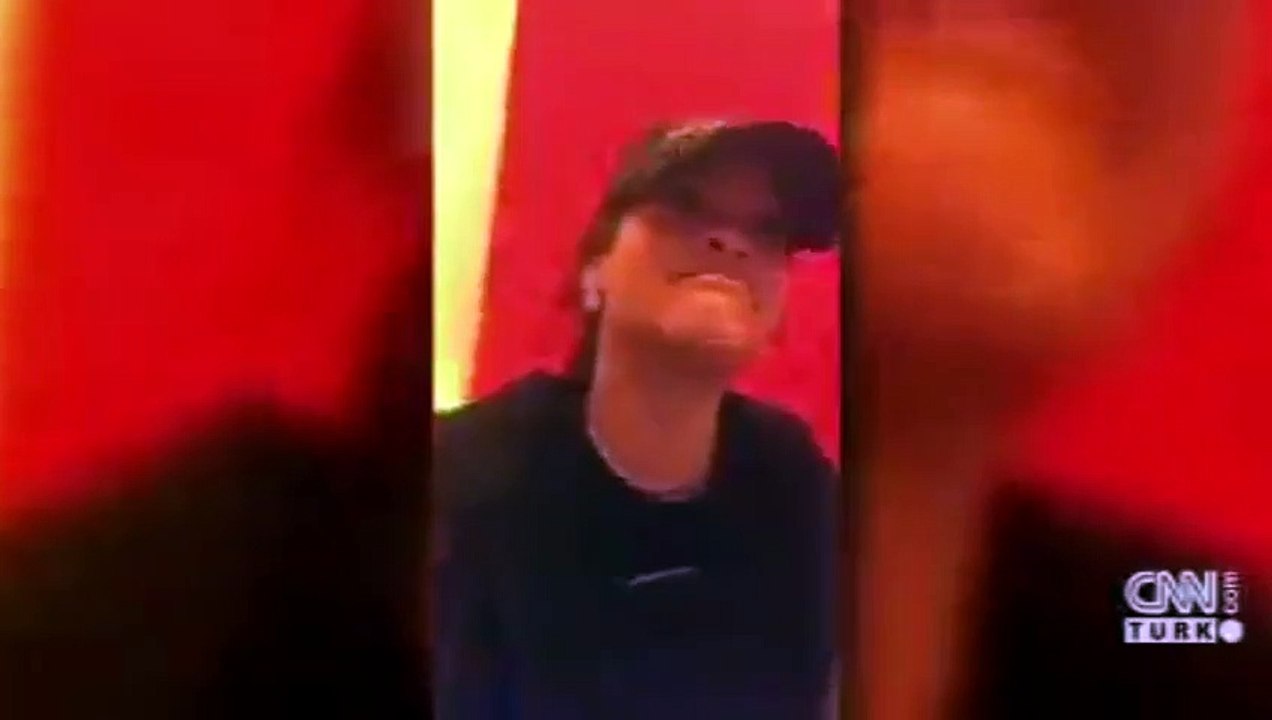 Rihanna oynadığı dizideki sahnelerini utanarak izledi