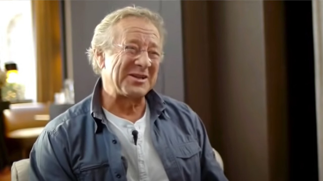 VOICI -  Danse avec les stars : ce célèbre acteur qui fait la voix-off de l’émission !