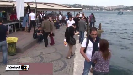 İstanbul Boğazı'na Galatasaray bayrağı