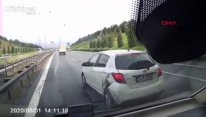 Önce otomobil sonra bariyere çarptı  kaza anı araç kamerasında