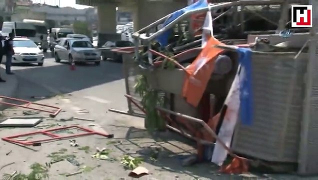 Üst geçide çarpan kamyonun taşıdığı asansör, yaşlı adamın üzerine devrildi