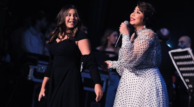 شيرين عبد الوهاب تحتفل بعيد ميلادها مع ابنتيها والجمهور