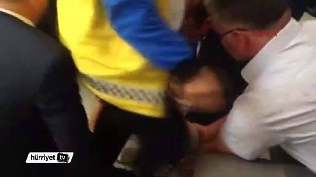 Bakan Işık'ın katıldığı programda eski bakan fenalaştı