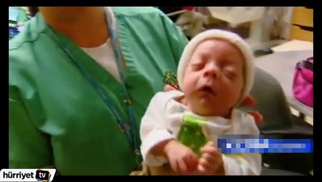 Milyonda bir ihtimal! Aynı anda hem üçüz hem de ikiz doğurdu