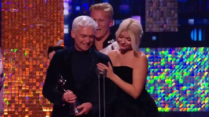 This Morning presenters Holly and Phil booed by crowd at NTAs after queue-jumping controversy