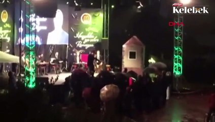 Yağmur altındaki konseri 15 kişi dinledi