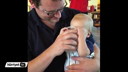 Su içerken mutluluktan uçan bebek